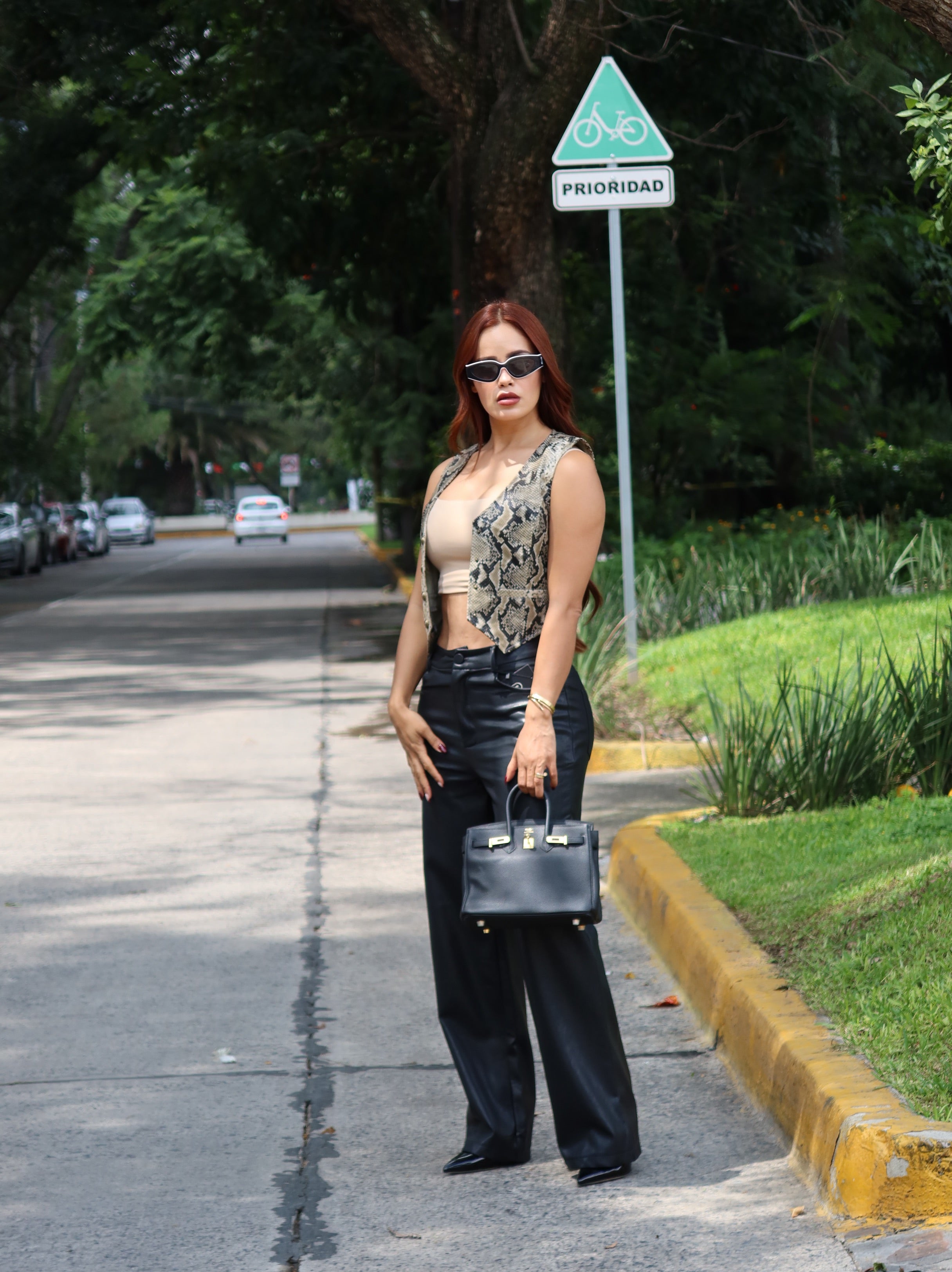 Pantalón tipo piel negro